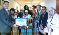 سفارة المغرب بلاهاي توشح فرقة “مارتشيكا للمسرح” بشهادة تقديرية اعترافا بنجاح جولتها بهولندا