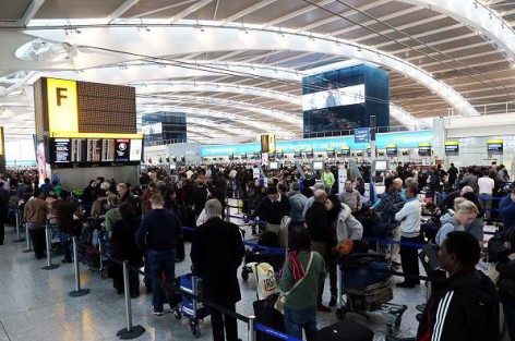 استياء عارم للجالية المغربية المقيمة بإسبانيا حول تاخر الرحلات الجوية و غلاء ثمن التذاكر نحو مطارات المملكة‎