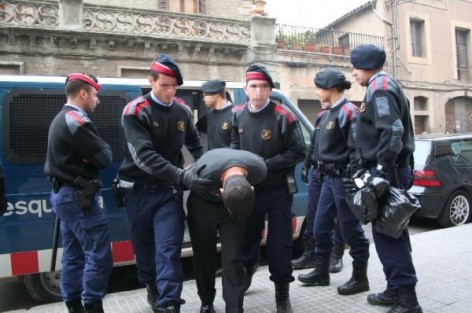 شرطة برشلونة تعتقل مغربيا هدد بقتل مسيحيّين