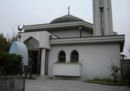 المجلس الإقليمي بإقليم “لومبارديا” شمالي إيطاليا  يصدر قانون يمنع إنشاء المساجد بالإقليم