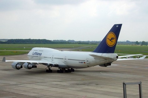 هبوط اضطراري لطائرة ألمانية في مطار فرنكوفورت بسبب تعطل أحد محركاتها