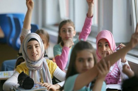 مدارس بريطانية تمنع التلاميد المسلمين من الصيام في شهر رمضان