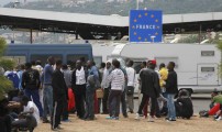 تدفق المهاجرين على الحدود يشعل الخلاف بين فرنسا وإيطاليا