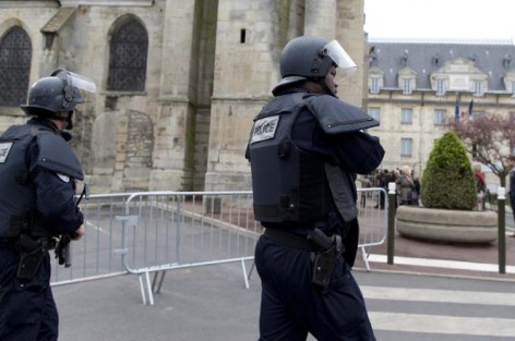 انتهاء عملية احتجاز الرهائن و اجلاء 18 شخصا في مركز تجاري شمال باريس
