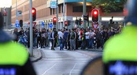 الشرطة الهولندية توقف أكثر من 160 شخصا على خلفية احتجاجات منددة بمقتل مهاجر