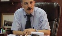 الدكتور علال العمراوي عضو اللجنة المركزية لحزب الاستقلال يدلي بدلوه في لقاء صحفي.