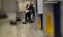 فيديو الهجوم بالسكين الذي وقع في  محطة المترو في لندن