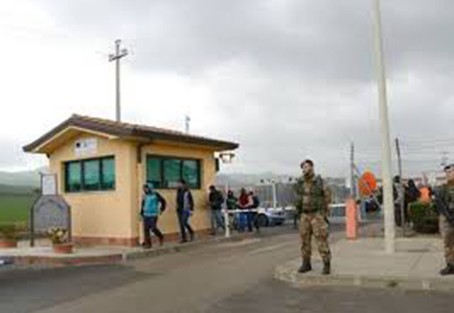 هجوم  على مركز للاجئين بعد تحرش مغربي  بفتاة ايطالية