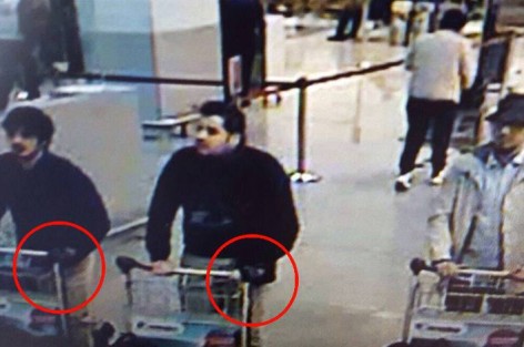 كاميرات المراقبة بمطار بروكسيل العاصمة ترصد شخصين بلحية يعتقد أنهما منفذا الإعتداء الإرهابي