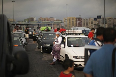 مغاربة العالم يطلقون عريضة بعنوان “من حقي كمغترب مغربي سيارة واحدة بدون جمرك ولا رسوم ” ضريبة غربتي”