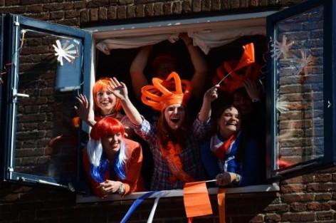 هولندا تحتفل بعيد الملك بالبرتقالي