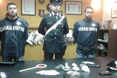 فيديو لحظة اعتقال أربعة مغاربة في إيطاليا يروجون المخدرات في حالة تلبس