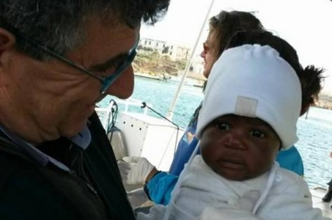 ايطاليا: وصول رضيعة يتيمة لوحدها الى لامبدوسا بعد ان توفيت والدتها في عرض البحر