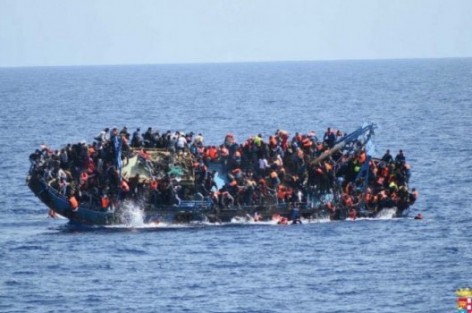 احتجاج اسر ضحايا القارب الذي غرق قبالة السواحل الايطالية  أمام مقر ملحقة وزارة الخارجية ببني ملال