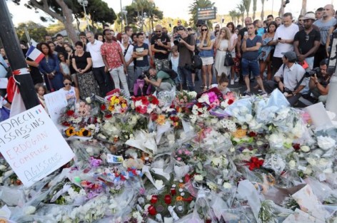 سفارة المغرب بفرنسا: أربعة مواطنين مغاربة ضمن قتلى اعتداء نيس والدولة ستتكفل بنقل جثامين الضحايا