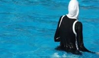 حظر لباس البحر الاسلامي “البوركيني” يتسبب في شجار بفرنسا +فيديو