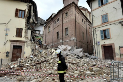 زلزال قوي يضرب وسط إيطاليا وانهيار مبان