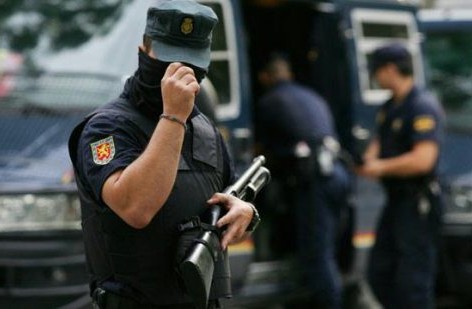 اعتقال مهاجر مغربي في مدريد بتهمة “تمجيد الإرهاب”