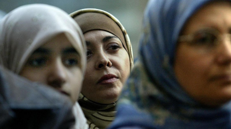 القضاء الإسباني ينصف مغربية عوقبت بسبب حجابها