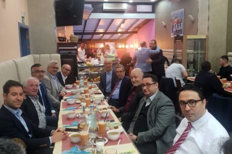 جمعية مساجد بلدية سكاربيك تنظم حفل إفطار بحضور شخصيات بارزة.