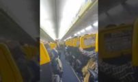 فيديو يوثق لحظات عصيبة لمسافرين مغاربة على متن طائرة راينرالإيرلاندية