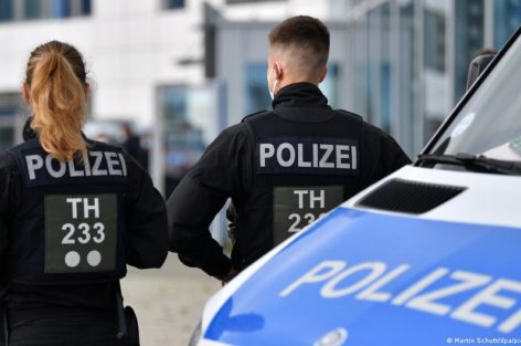 انطلق من أمستردام.. توقيف مسافر بألمانيا بحوزته 100 ألف يورو نقداً