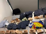 ضبط 250 ألف يورو داخل حقيبة مسافر في مطار أيندهوفن