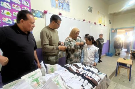 مبادرة إنسانية لجمعية حكمة بمدرسة مولاي عبد الله بالمحمدية.. توزيع نظارات طبية ودواء لفائدة الأطفال